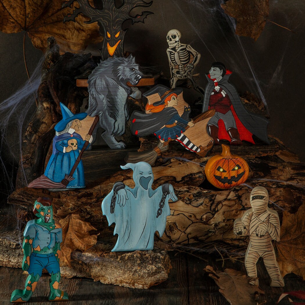 Big Handcrafted Wooden Halloween Set 11 pcs